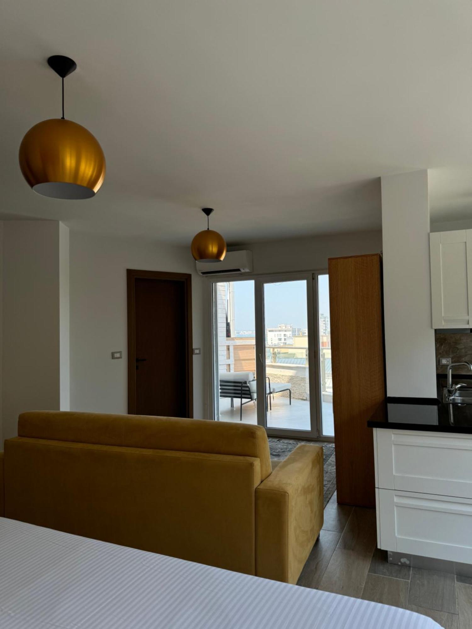 Luxury Rooftop Suites By Blumont Shkallnur Exterior photo