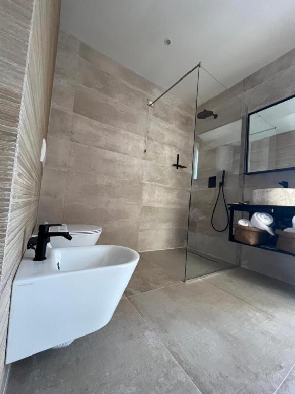 Luxury Rooftop Suites By Blumont Shkallnur Exterior photo